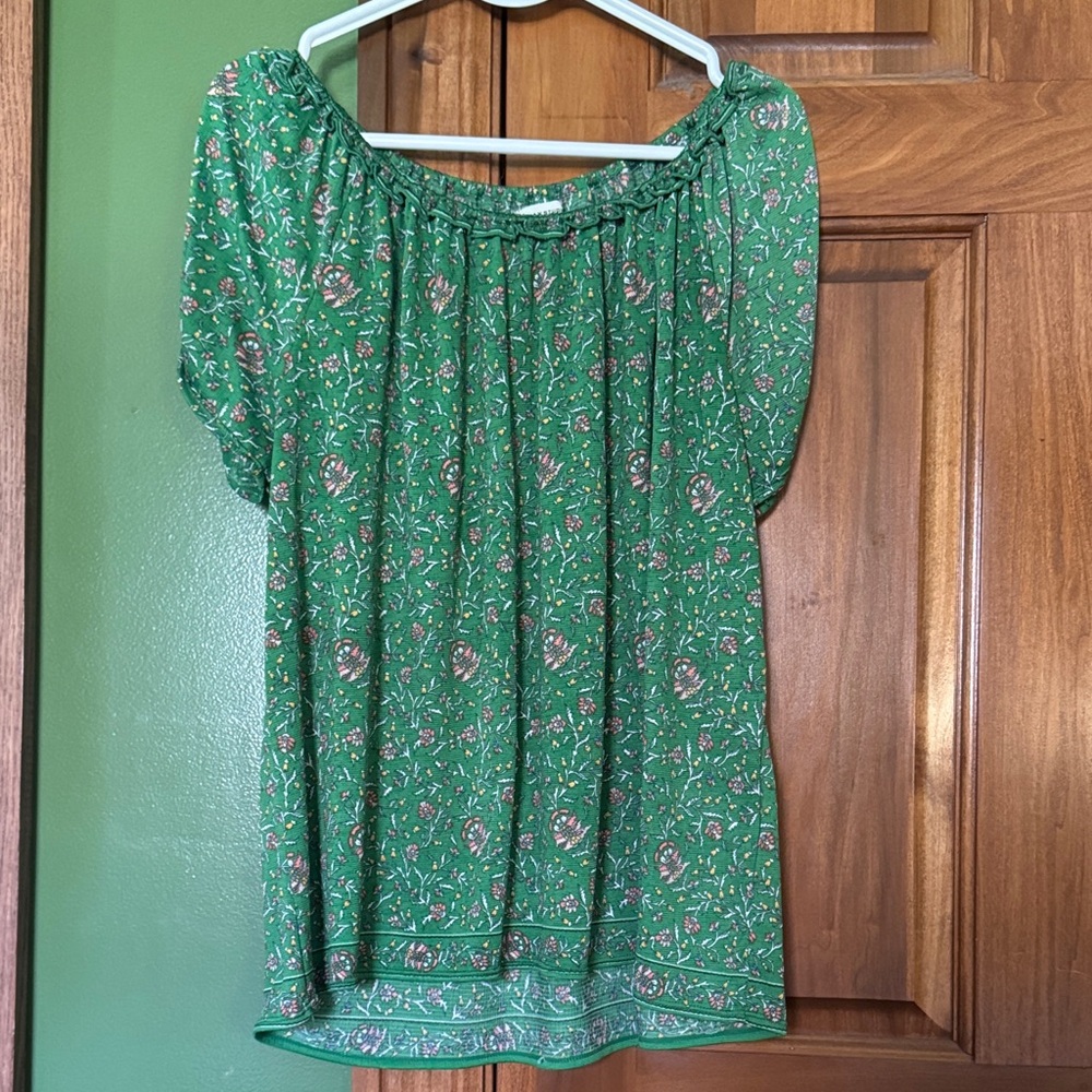 Max Studio Green Floral Short Sleeve Top